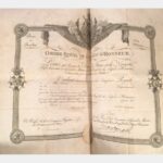 Deux diplômes : Légion d’honneur et Ordre Royal et Militaire de Saint Louis, deux documents délivrés à Jean-Baptiste Agostini, Lieutenant de la 1re Compagnie de la 17e Légion de Gendarmerie royale, né en 1784 en Haute-Corse.